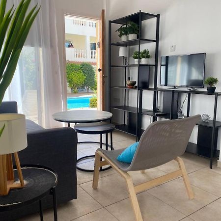 Beautiful One Bed Apartment In パ フォス エクステリア 写真